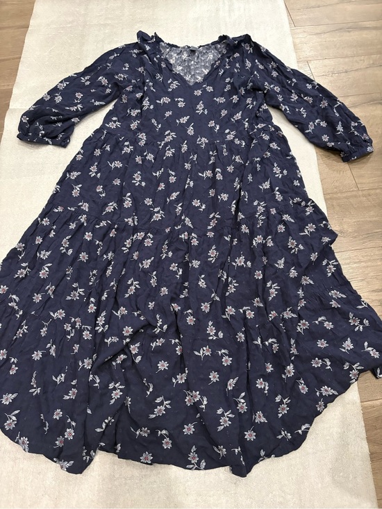 Old Navy Dresses & Skirts - [XL]Old Navy Navy Floral V-Neck Tiered Maxi Dress